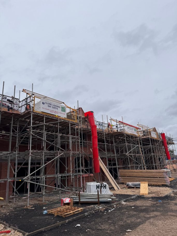 Scaffolding for Traditional New Build Site - 60 units Traditional New build site - 60 Units, Nottingham. Customers spec is 3 lifts with birdcages. Signs on loading bays